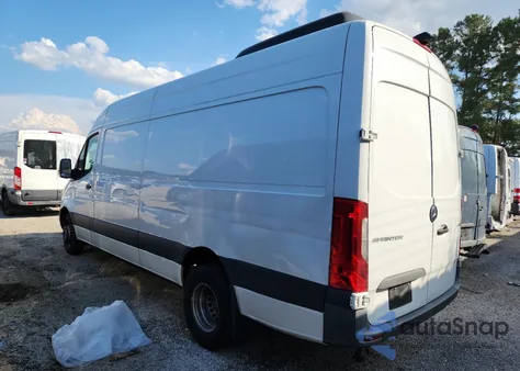 2021 Mercedes-Benz Sprinter 4500 z USA, uszkodzony, nr VIN W1Y9EC3Y0MT071503